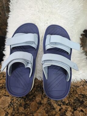 Vionic  Women Blue Adjustable Strap Sandals